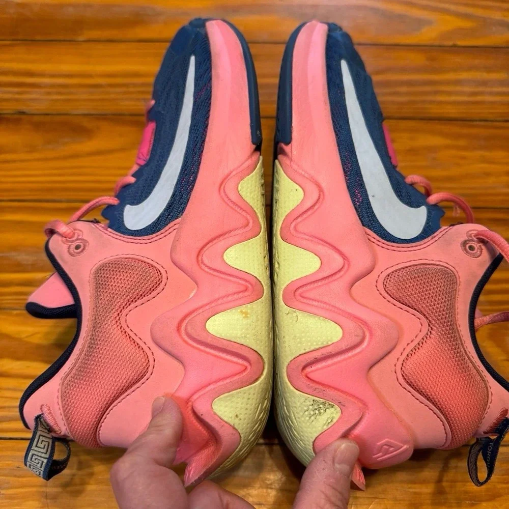 Nike Giannis Immortality 2 Youth 7,‎ Women's 8.5